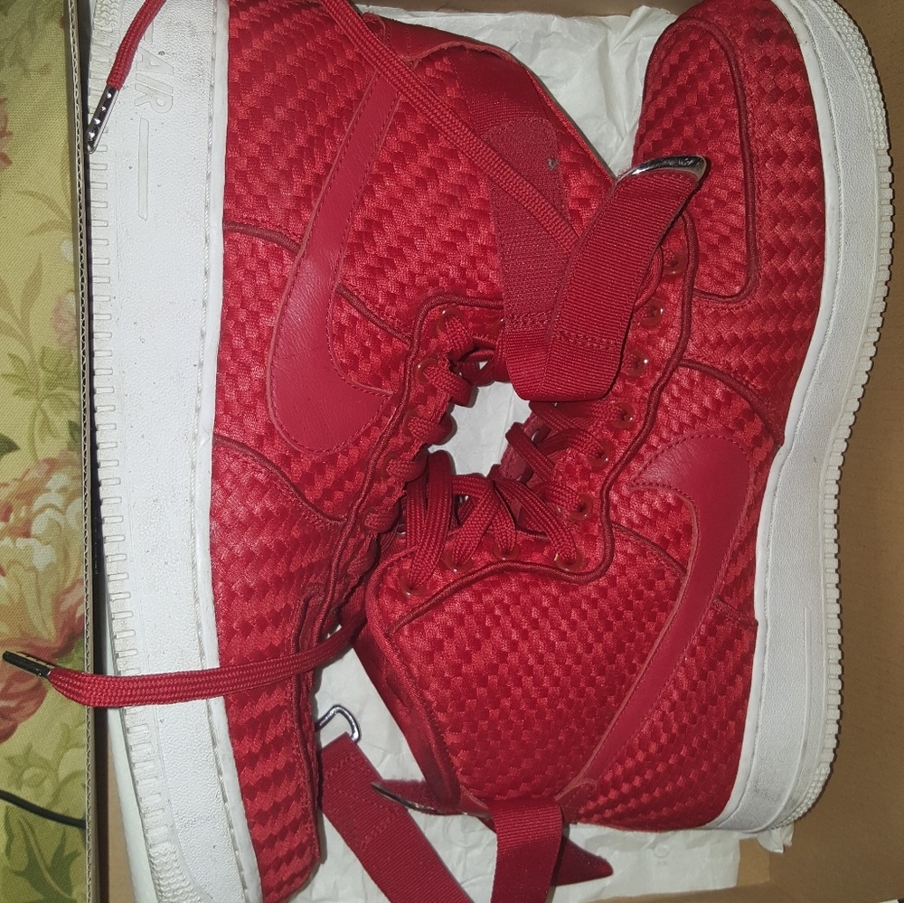 Shoes - Picture 2 of 3